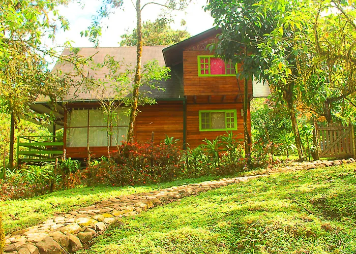 Mindo Eco Chalet, Rio Y Cascadas